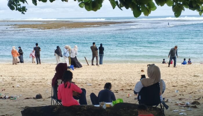 Long Weekend, Pantai Cibuaya Ramai Dikunjungi Wisatawan