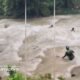 ​Detik-detik Menegangkan 2 Pelajar Berbaju Pramuka Terseret Banjir Bandang di Curug Cikaso Sukabumi, Begini Kondisinya