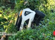 ​Hendak Menyalip Mobil, Daihatsu Sigra Terjun ke Jurang di Nyalindung Sukabumi