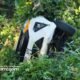 ​Hendak Menyalip Mobil, Daihatsu Sigra Terjun ke Jurang di Nyalindung Sukabumi