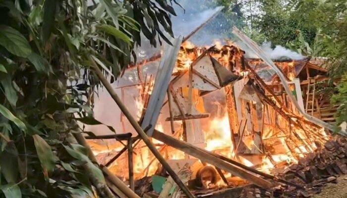 Rumah Panggung Milik Pasangan Lansia di Sagaranten Ludes Terbakar, Kerugian Capai Rp60 Juta