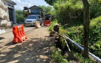 Jembatan di Jalan Alternatif Cibadak Amblas, Warga Soroti Kendaraan Over Kapasitas