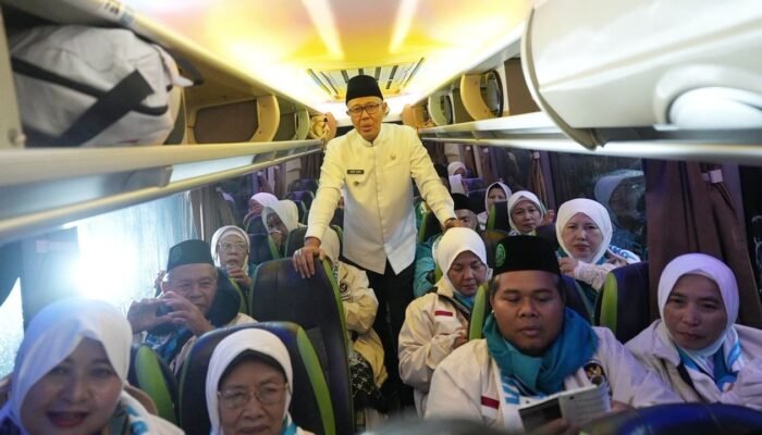 Suasana Haru Selimuti Pelepasan Jemaah Haji Kota Sukabumi 2026, Ada Remaja 18 Tahun dan Lansia 85 Tahun