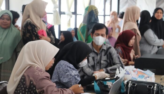 Ratusan Warga Serbu Cek Kesehatan Gratis di Pustu Cikondang, Dinkes Kota Sukabumi Perkuat Layanan Preventif