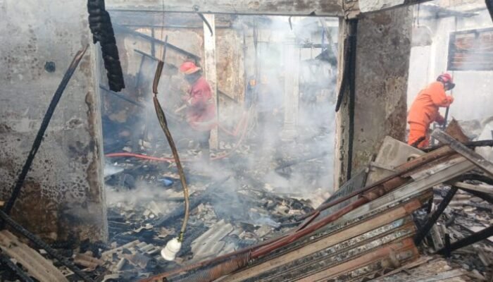 Gegara Gas Bocor, Kios Ayam Geprek di Cikembar Sukabumi Ludes Terbakar