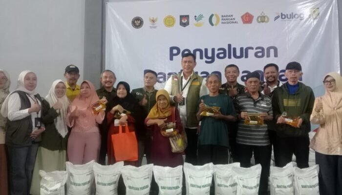 574 Warga Desa Cisaat Sukabumi Terima Bantuan Pangan Presiden untuk Maret-April 2026