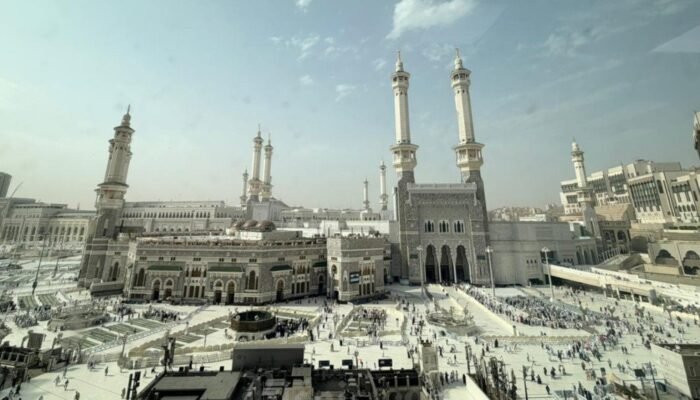Cuaca Makkah Capai 39 Derajat Celsius, Jemaah Haji Indonesia Diminta Waspada Dehidrasi