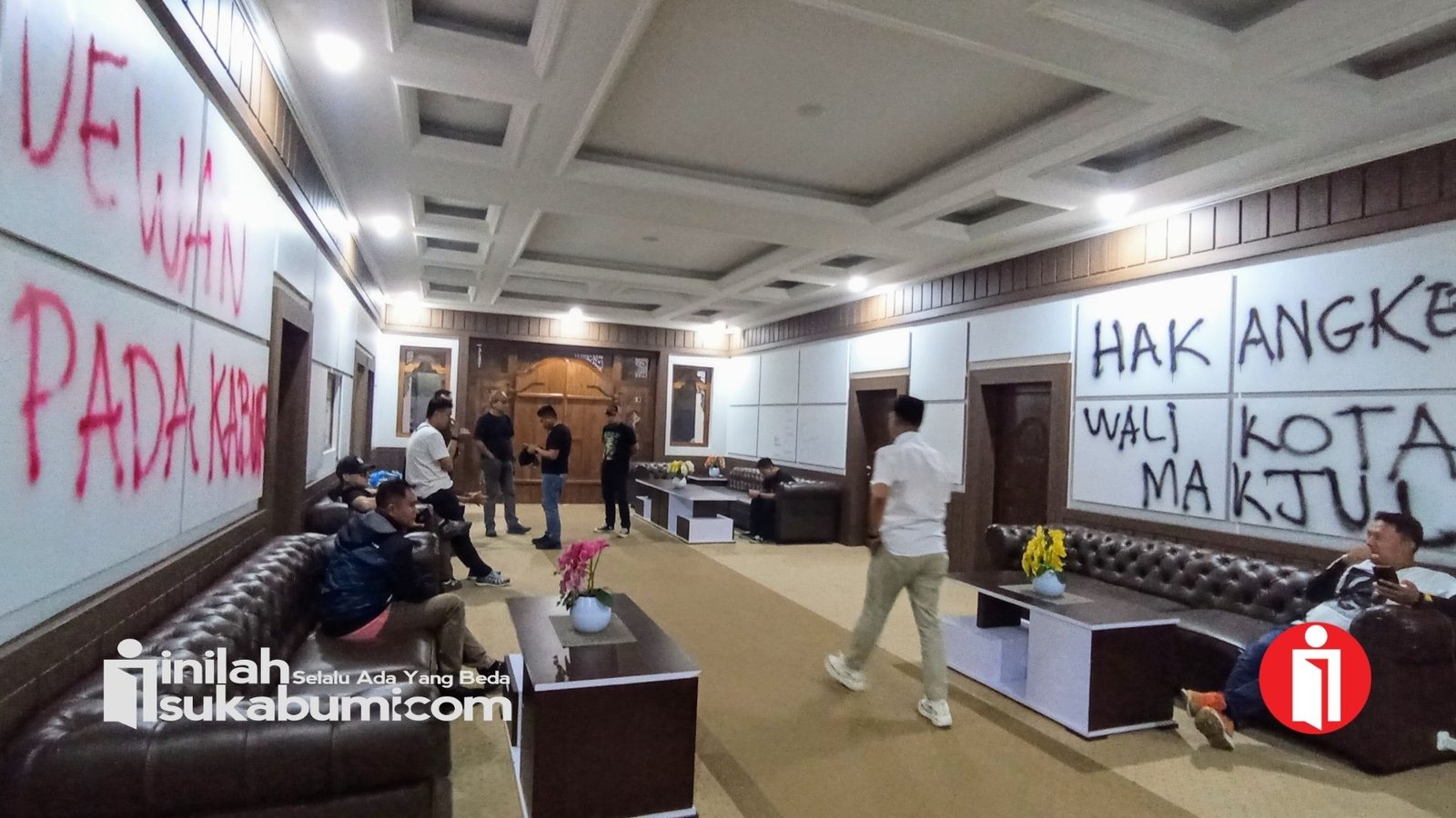 Aksi 2626 Berujung Vandalisme di Gedung DPRD Sukabumi