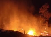 Tiga Rumah Panggung Ludes Terbakar Di Curugkembar, Warga Panik Selamatkan Harta Benda