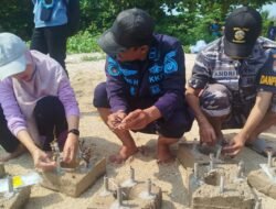 Tanam 400 Substrat Terumbu Karang di Pantai Cibuaya, Wujud Nyata Pelestarian Laut Sukabumi