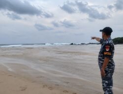 Dua Wisatawan Diduga Tenggelam di Muara Pasir Putih Cipanarikan, Tim Gabungan Lakukan Pencarian