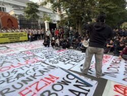 Mahasiswa Bandung Geruduk BI, Tuntut Penjelasan Pelemahan Rupiah dan Kebijakan Pemerintah