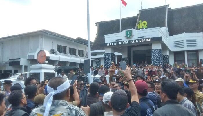 Massa Aksi 2626 Kepung Balaikota Sukabumi, Desak Ayep Zaki Tunaikan Janji Politik
