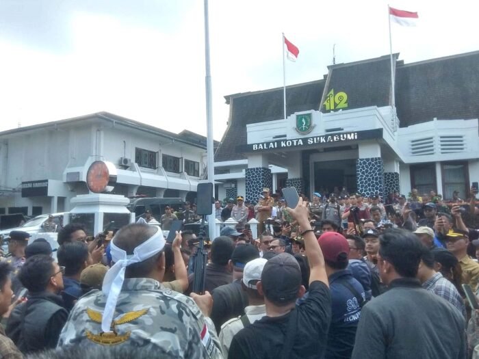 Aksi 2626 Kepung Balaikota Sukabumi