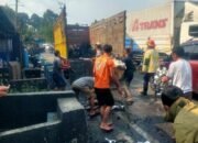 Truk Muatan Gantungan Baju Terbakar di Pamuruyan Cibadak Sukabumi