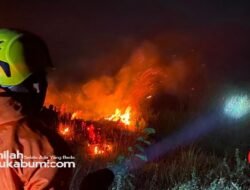Lahan Alang-alang Terbakar di Nagrak Sukabumi Ancam Permukiman