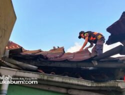 Angin Kencang Terjang Sukabumi, Atap Empat Rumah dan Kantor Koperasi Rusak Parah