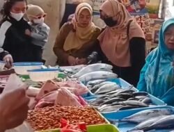 Pastikan Pangan Aman, Diskumindag Kota Sukabumi Sidak Pasar Pelita dan SPP