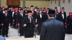Masa Jabatan Diperpanjang, Ade Suryaman Kembali Dikukuhkan Sebagai  Sekda Kabupaten Sukabumi