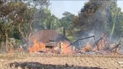 Diduga Korsleting Listrik, Rumah Panggung di Cimanggu Ludes Terbakar
