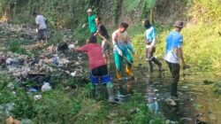 Warga RW 19 Palabuhanratu Gotong Royong Bersihkan Sungai Cipanyairan, Cegah Risiko Banjir