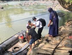 Jembatan Leuwidinding Sukabumi Enam Bulan Putus, Ratusan Warga Bergelut dengan Maut