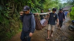 Nyawa Terhenti di Jalan Rusak, Duka Warga Tegalbuleud Jadi Cermin Sulitnya Akses Layanan Kesehatan 