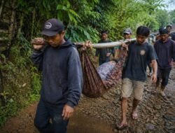 Nyawa Terhenti di Jalan Rusak, Duka Warga Tegalbuleud Jadi Cermin Sulitnya Akses Layanan Kesehatan 