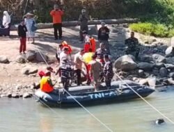 Koarmada RI TNI AL Salurkan Perahu Karet untuk Penyeberangan Warga di Sungai Cimandiri, Jembatan Leuwidinding Masih Menunggu Pembangunan