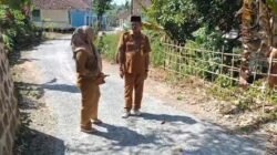 Sekmat Jampangkulon Tinjau Langsung Pengaspalan Jalan Cikadu, Pastikan Dana Desa Tepat Sasaran