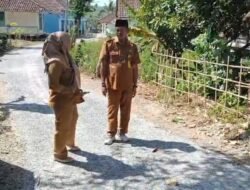 Sekmat Jampangkulon Tinjau Langsung Pengaspalan Jalan Cikadu, Pastikan Dana Desa Tepat Sasaran