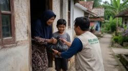 Ketika Membantu yang Lemah, Kita Sedang Menguatkan Diri Sendiri