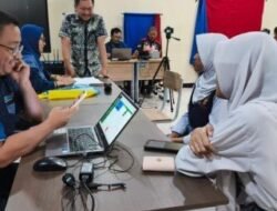Disdukcapil Kota Sukabumi Rekam KTP-el 120 Pelajar SMAN 1 Lewat Layanan Jemput Bola