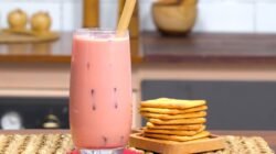 Resep Es Wedang Uwuh Milk Tea, Minuman Rempah Dingin yang Creamy