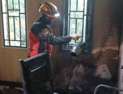 Api Hanguskan Lantai Dua Kantor Desa Balekambang, Damkar Ingatkan Bahaya Peralatan Elektronik