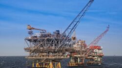 Bahlil Pastikan Warga Terdampak Proyek LNG Abadi Masela Dapat “Ganti Untung”
