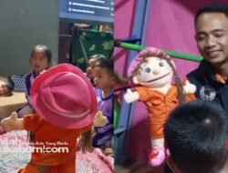 Anak-anak Sukabumi Belajar Mitigasi Bencana Sambil Dongeng Boneka, Seru Banget !