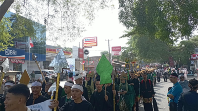 Karnaval Kemerdekaan RI ke 81 di Palabuhanratu Meledak, Ribuan Peserta Tumpah ke Jalan