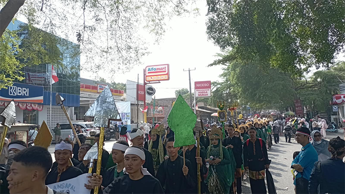 Karnaval-Kemerdekaan-RI-ke-81-di-Palabuhanratu