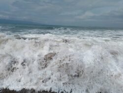 Nelayan Meninggal Dihantam Ombak, Polisi Imbau Warga Waspada di Laut Pangandaran