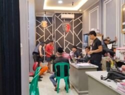 Rekonstruksi Pembunuhan di Sagaranten Ungkap Fakta Baru, Tersangka Tusuk Leher Korban dengan Obeng