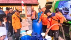 BPBD dan Polres Sukabumi Kota Kembali Salurkan Air Bersih bagi Warga Terdampak Kekeringan