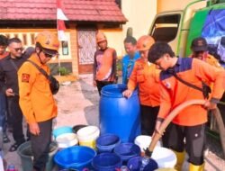 BPBD dan Polres Sukabumi Kota Kembali Salurkan Air Bersih bagi Warga Terdampak Kekeringan