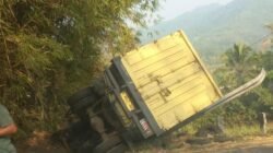 Diduga Rem Blong, Truk Colt Diesel Terperosok di Jalur Cikidang–Palabuhanratu