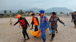 Mahasiswa Korban Tenggelam di Pantai Dolpin Citepus Sukabumi Dievakuasi