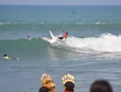 Pantai Cimaja Jadi Panggung Peselancar Dunia, Wabup Sukabumi Dorong Wisata Kelas Dunia