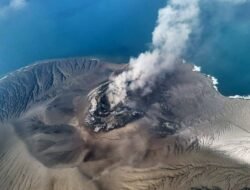 Gunung Anak Krakatau Erupsi 4 Kali Sejak Pagi, Letusan Terakhir Berlangsung 17 Detik