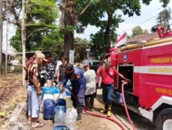 Tedampak Kekeringan, 2.500 Liter Air Bersih Disalurkan ke Warga Linggamanik Bantargadung
