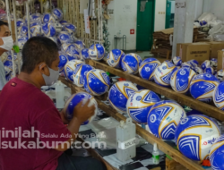 Kreativitas Warga Desa Lembursawah Sukabumi, Mampu Produksi Bola dan Sandal Berkualitas