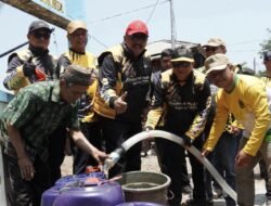 Bupati Asep Japar Salurkan Bantuan Air Bersih untuk Warga Jampangkulon